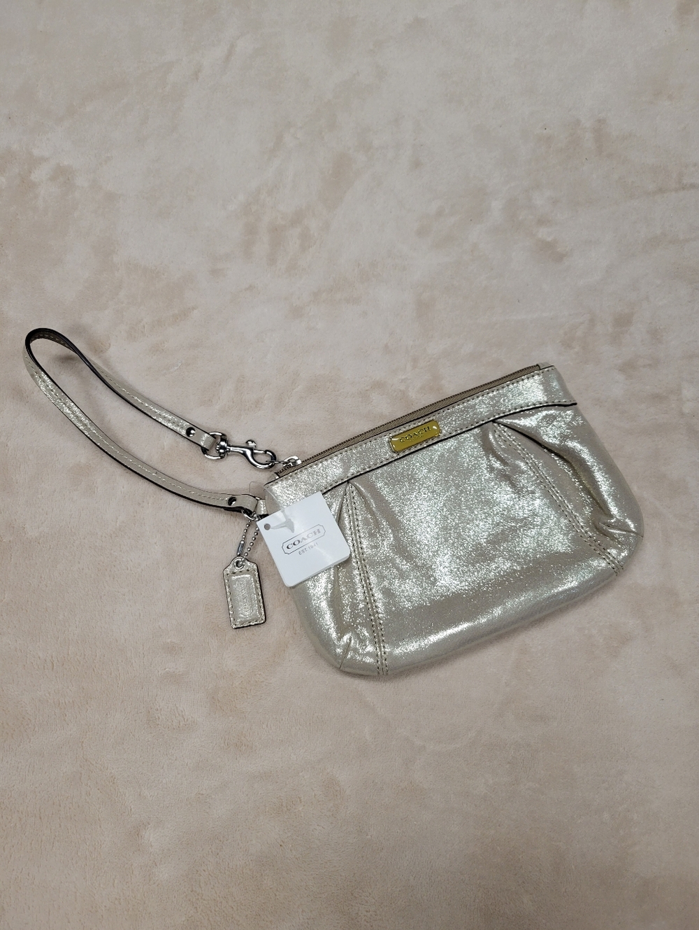 NEW Vintage Coach 2000s Metallic Champagne Gold Wristlet - Deadstock NWT Clutch - Picture 2 of 9